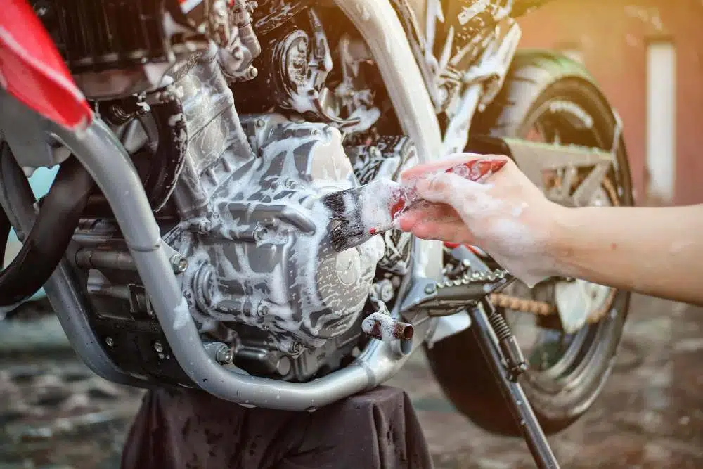 Cuci Motor Pak Rejo: Bersihkan Motor, Segarkan Harimu di Cilacap
